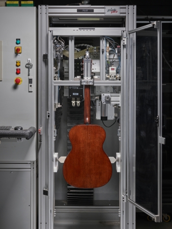 Christopher Payne, Martin Guitars, Pleking V1, 2020