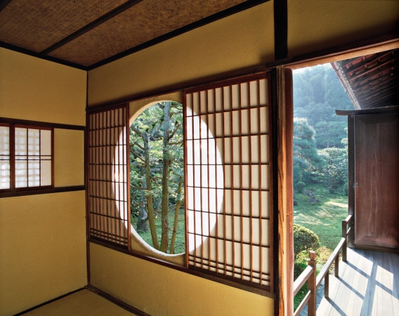 Jacqueline Hassink<br /> <em>Funda-in 1,&nbsp;subtemple of Tōfuku-ji,&nbsp;Southeast Kyoto,&nbsp;4 December 2008 (8:00–9:0mle of Tōfuku-ji,&nbsp;Southeast Kyoto,&nbsp;4 December 2008 (8:00–9:00)</em><br /> Chromogenic prints<br />41 x 51", 50 x 63", and&nbsp;63 x 79"&nbsp; &nbsp;Shared edition of 7<br />