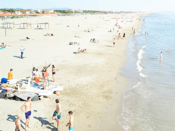 Massimo Vitali, #027, Pontile Tonfano, 2020