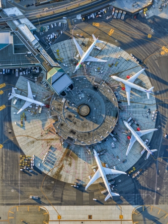 <strong>Jeffrey Milstein</strong><br /> <em>Newark 8 Terminal B, </em>2016<br /> Archival pigment print<br /> 36 x 48 inches<br /> Edition of 10<br /> Additional sizes avaible, please contact gallery for more information