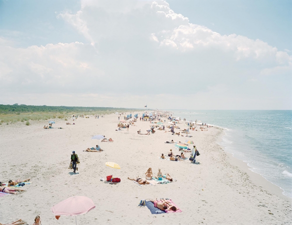 Massimo Vitali<br /> <em>Vecchiano Venditori&nbsp;</em>(#0450)<br /> Chromogenic print with Diasec mount&nbsp; &nbsp;<br /> Edition of 6