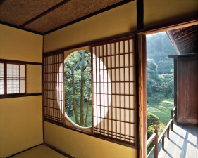 Jacqueline Hassink<br /> <em>Funda-in 1,&nbsp;subtemple of Tōfuku-ji,&nbsp;Southeast Kyoto,&nbsp;4 December 2008 (8:00–9:0mle of Tōfuku-ji,&nbsp;Southeast Kyoto,&nbsp;4 December 2008 (8:00–9:00)</em><br /> Chromogenic prints<br />41 x 51", 50 x 63", and&nbsp;63 x 79"&nbsp; &nbsp;Shared edition of 7<br />