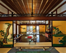 Jacqueline Hassink<br /> <em>Shunkōin 33&nbsp;(golden room),&nbsp;subtemple of Myōshin-ji,&nbsp;West Kyoto,&nbsp;8 March 2009 (13:00)</em><br /> Chromogenic prints<br />41 x 51", 50 x 63", and&nbsp;63 x 79"&nbsp; &nbsp;Shared edition of 7<br />