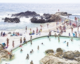Massimo Vitali<br /> <em>Piscina das Mares Left, Portugal,&nbsp;</em> 2016 <br /> Digital C-print<br /> 71.5 x 95.5" &nbsp; &nbsp; <br /> Edition of 6